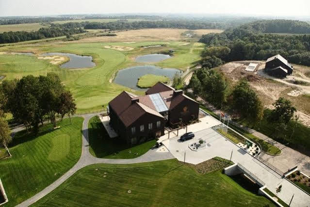 National Golf Apartment
